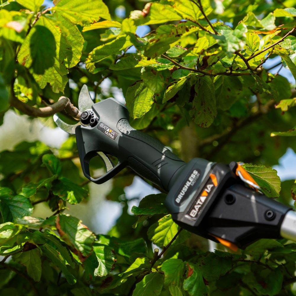 Batavia 18V brushless pruner 30 mm. Without battery and charger