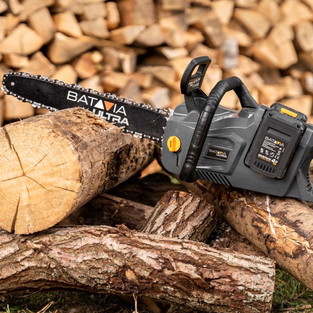 Batavia 36V (2x18V) brushless chainsaw 18''. With 2 x battery 4Ah and 1 x dual charger 3.5A